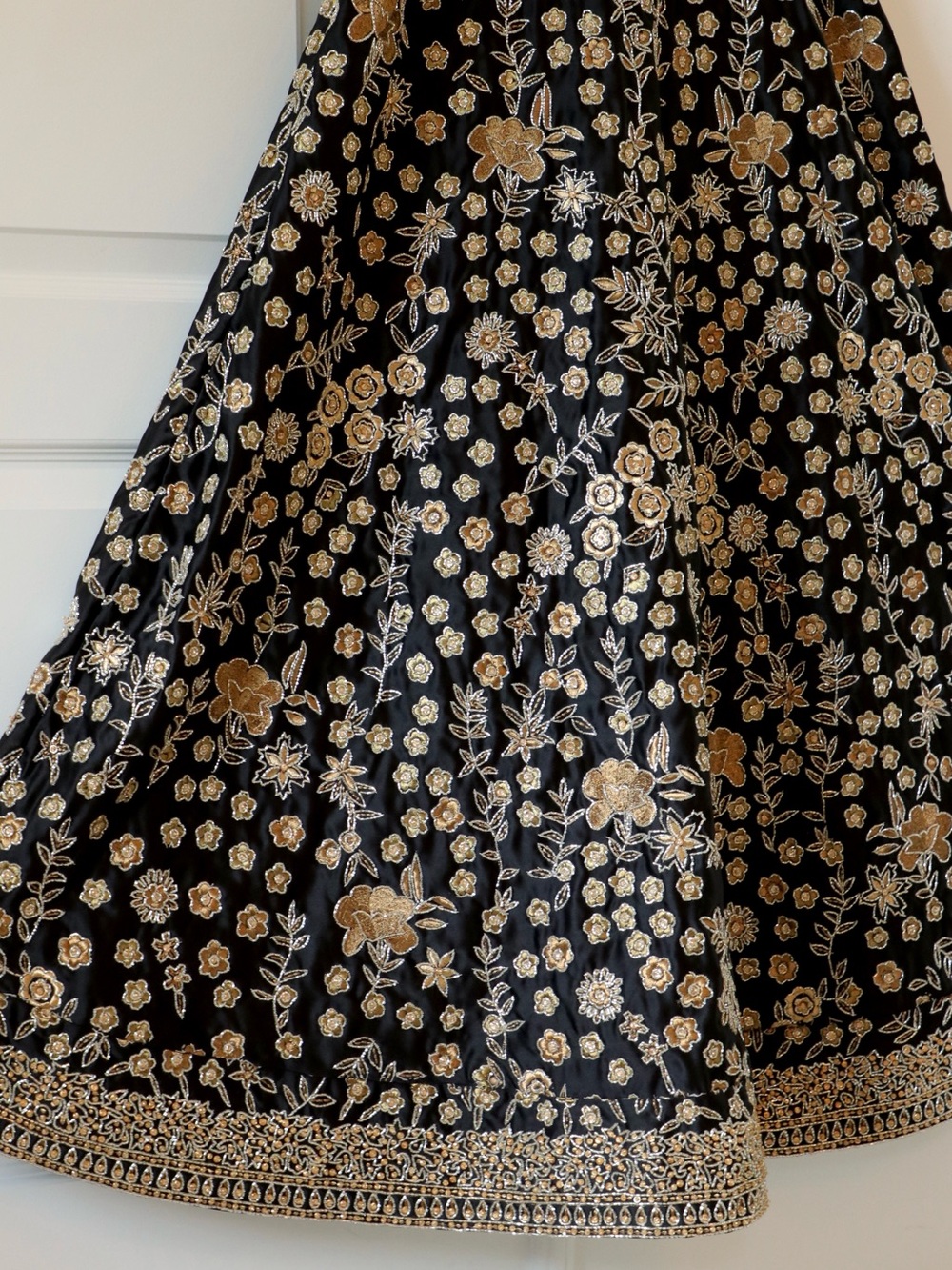 ALICE + OLIVIA DOMENICA EMBELLISHED GOWN - Picture 14 of 17
